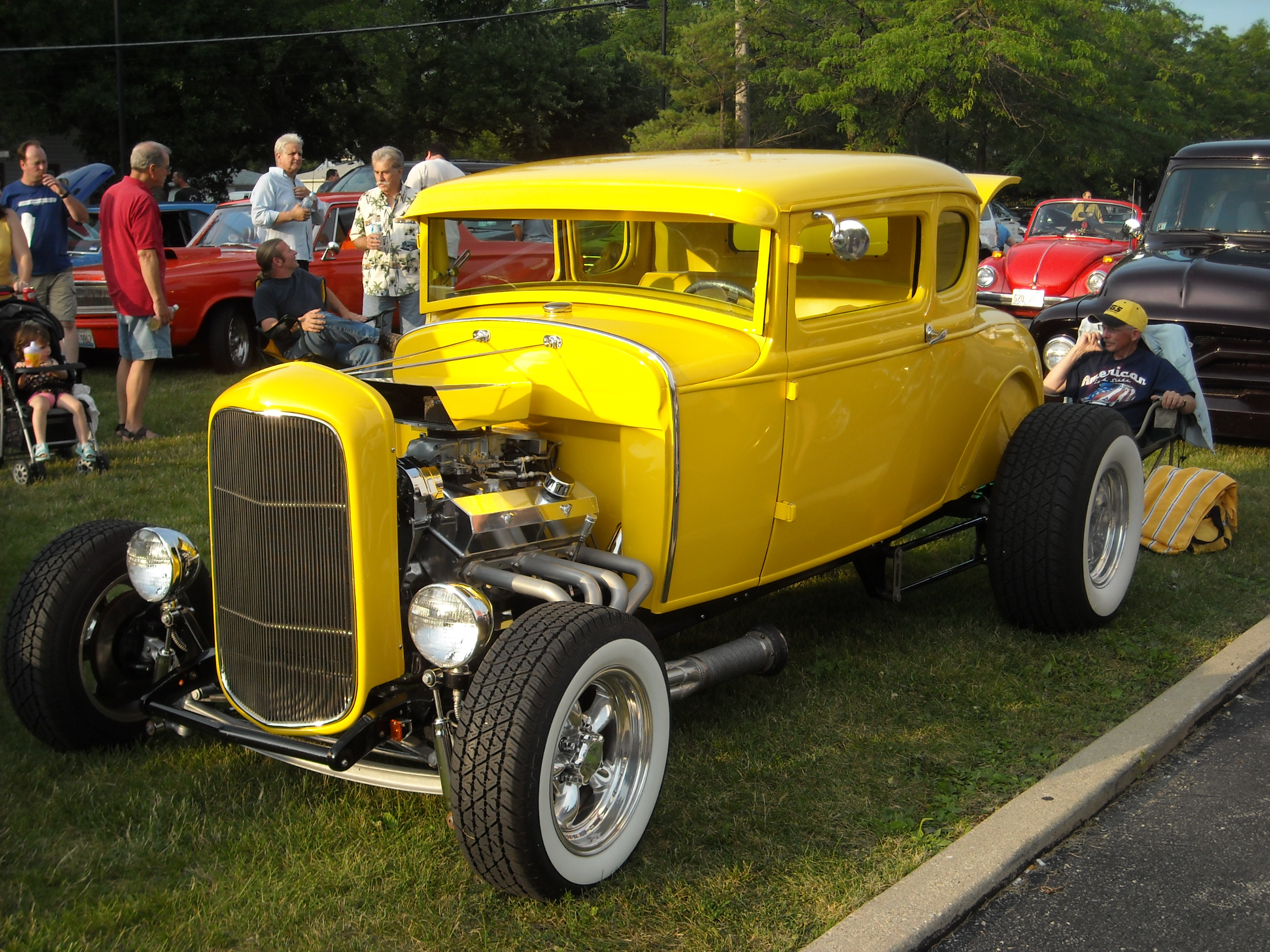 1932 Ford Duece The yellow thirtytwo duece hot rod in American Graffiti is